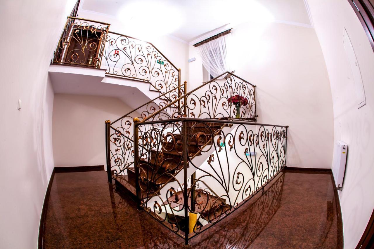 Hotel "Xavier" Lubycza Krolewska Extérieur photo