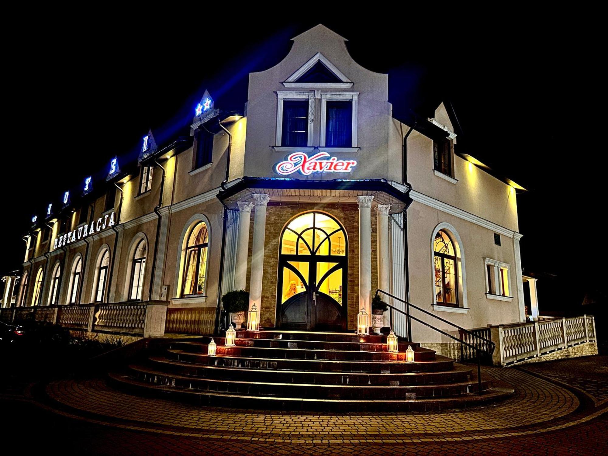 Hotel "Xavier" Lubycza Krolewska Extérieur photo